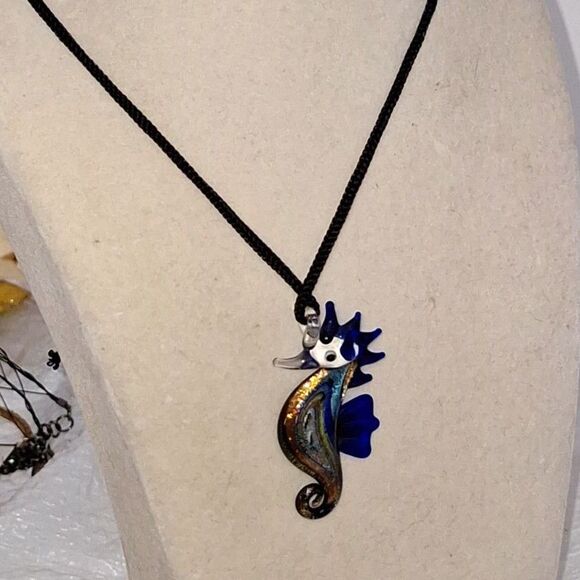 Art Glass Seahorse Pendant Necklace Beachy Seaside Marine Animal Figurine - Picture 3 of 9